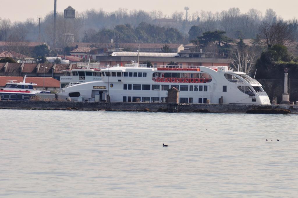 Ferienwohnung La Rosa Del Garda Peschiera del Garda Exterior foto